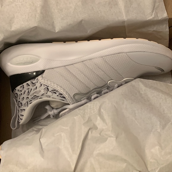 Adidas Sneakers - Picture 2 of 11